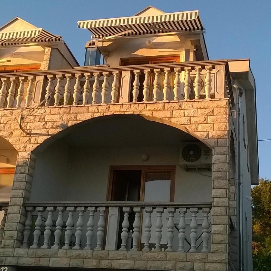 Appartamento Manda Karlobag Esterno foto