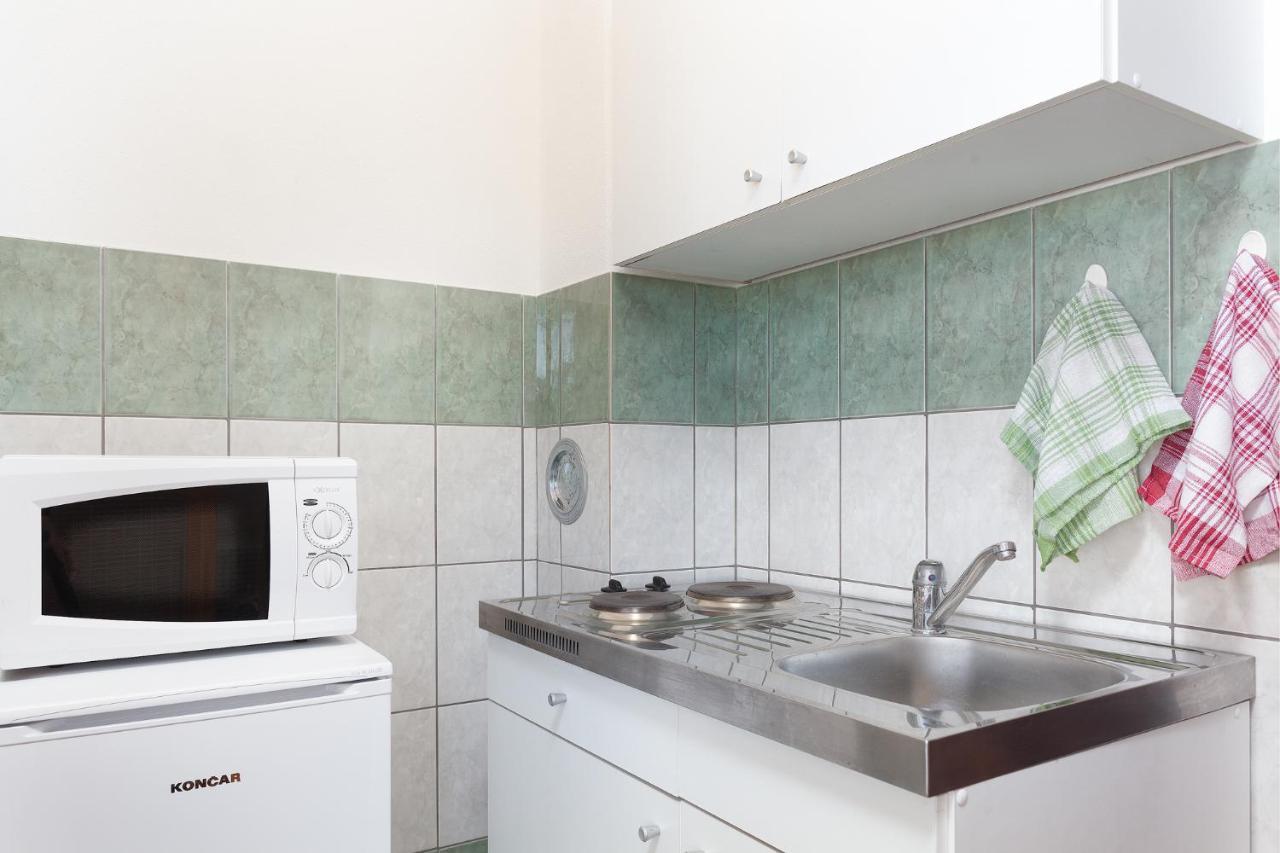 Appartamento Manda Karlobag Esterno foto